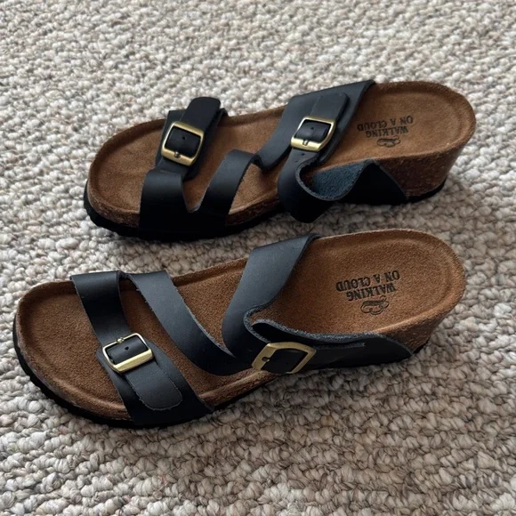 Walking on a Cloud Black Leather Sandals - Picture 1 of 2